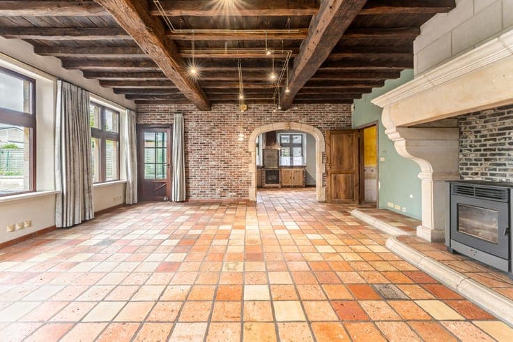 Karaktervolle halfopen woning op een riant perceel van 2....