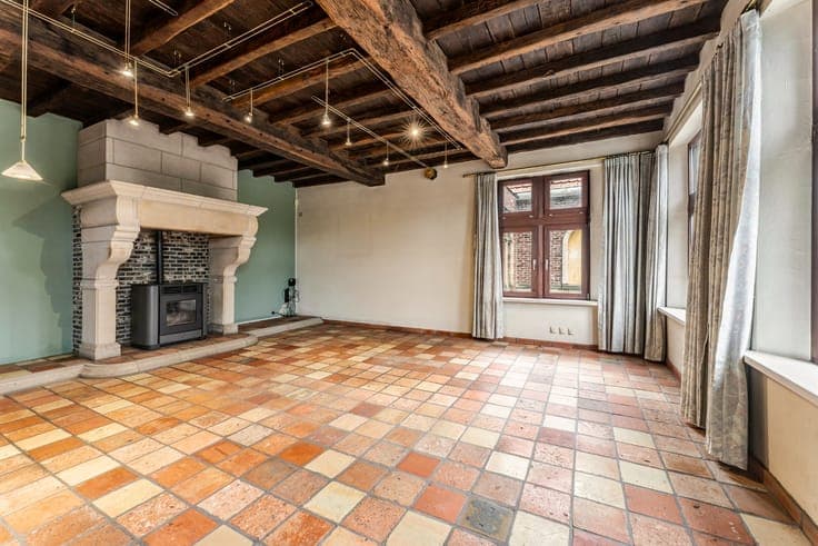 Karaktervolle halfopen woning op een riant perceel van 2....