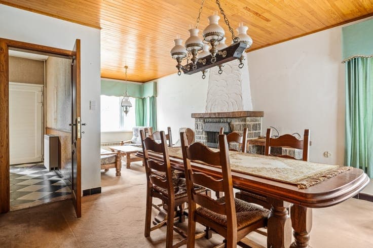 Te renoveren halfopen bebouwing op gunstige locatie in Br...