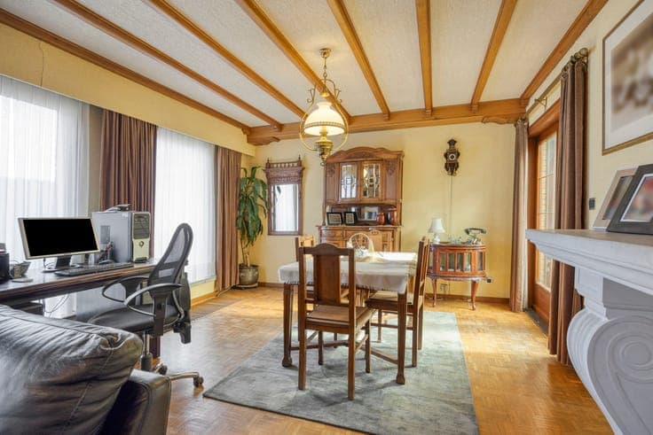 Charming detached house with a large warehouse