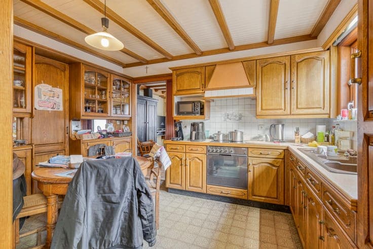 Charming detached house with a large warehouse