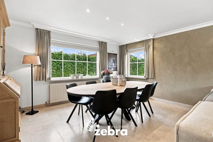 Verzorgde villa gelegen in een doodlopende straat vlakbij...