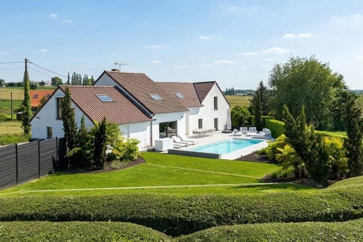 Prestigious villa nestled in the heart of the countryside