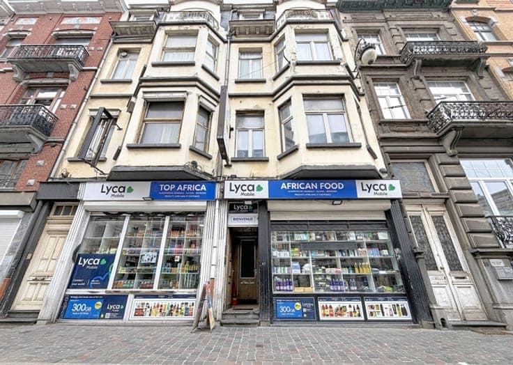 Investment property: 2 retail units + 6 apartments