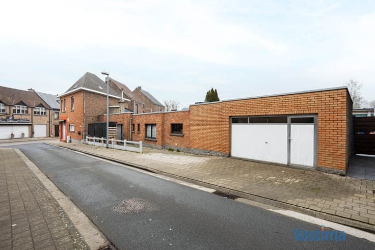 Uniek pand bestaande uit 2 woongelegenheden, garage en bu...