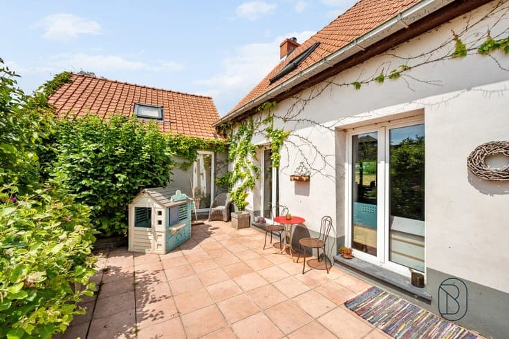 Hidden Home with Views of the Kluisberg