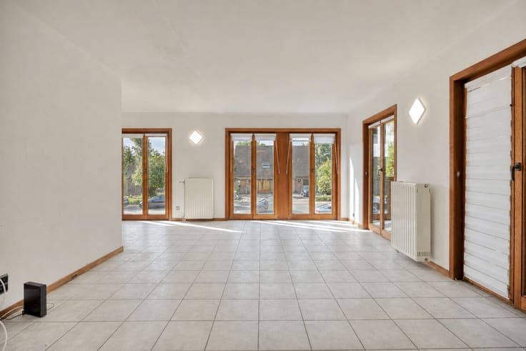 Villa met 4 slaapkamers en 2 garages