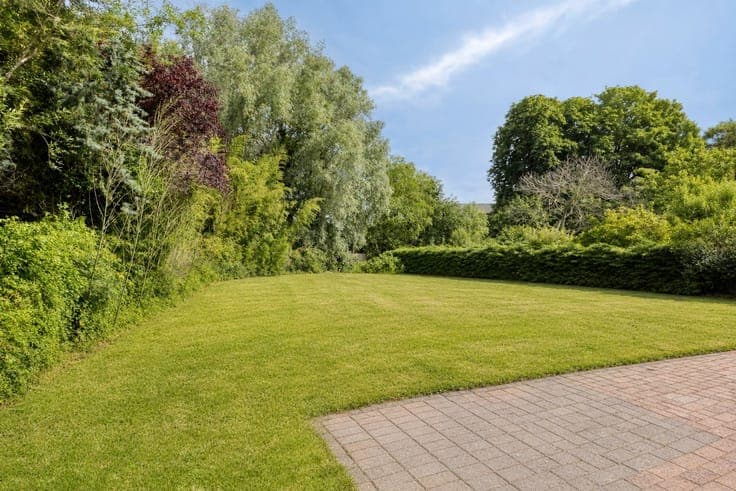 Villa met 4 slaapkamers en 2 garages