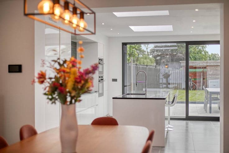 Ready-to-move house with sunny garden in Heule