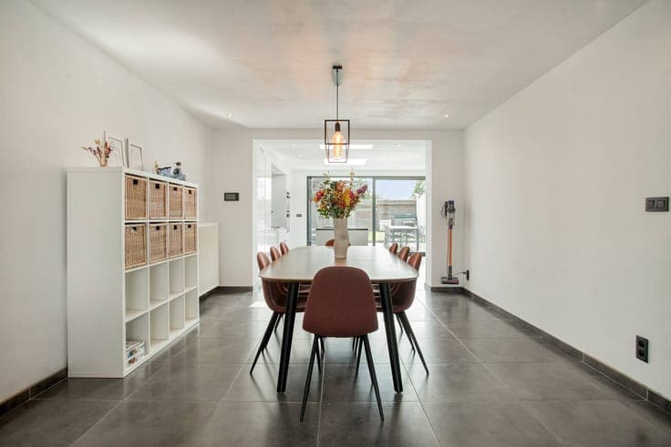 Ready-to-move house with sunny garden in Heule