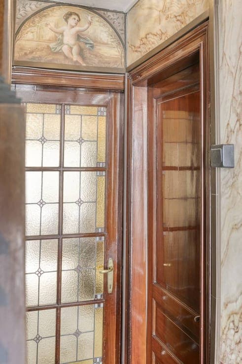 Characterful townhouse with authentic elements and charming