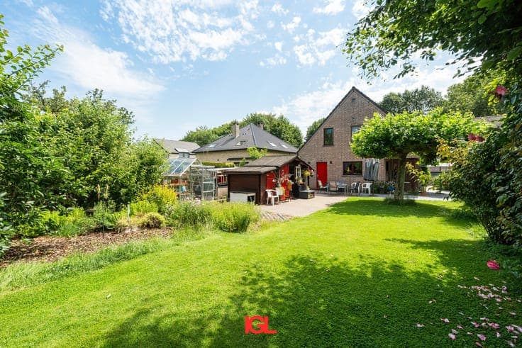 Charming 4-Bedroom Villa in a Peaceful Location Near Colo...