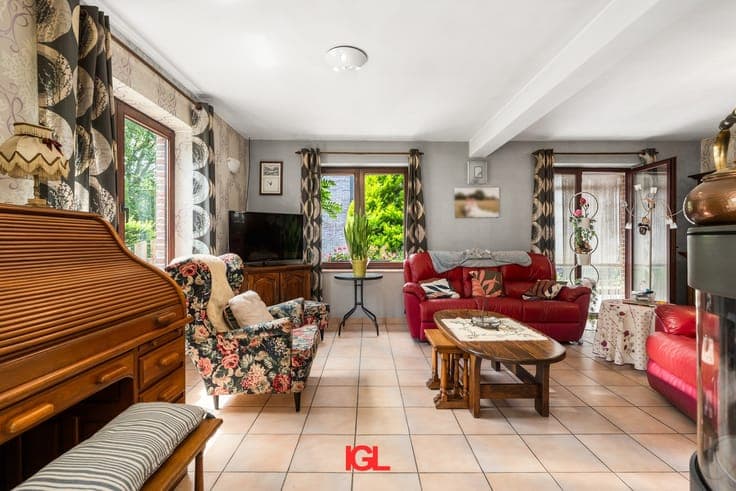 Charming 4-Bedroom Villa in a Peaceful Location Near Colo...