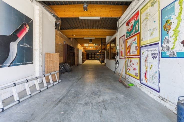 Spacious home with warehouse in Veurne