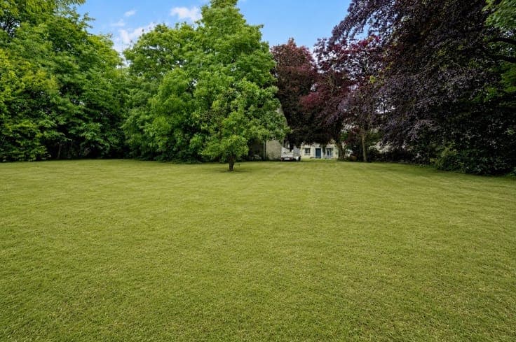 AUTHENTIC U-SHAPED FARMHOUSE IN A CHARMING HAMLET!