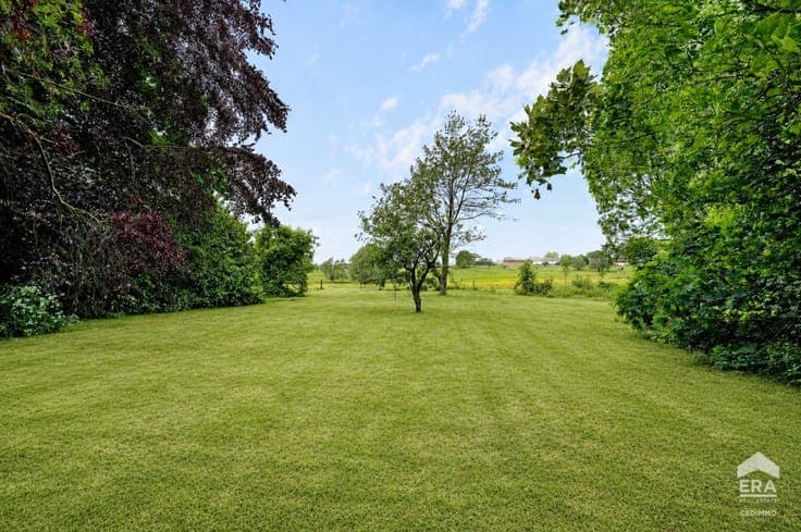 AUTHENTIC U-SHAPED FARMHOUSE IN A CHARMING HAMLET!