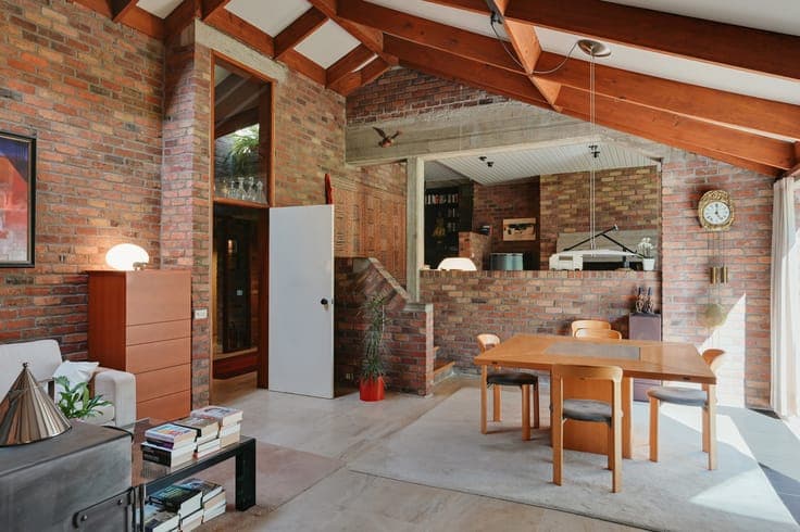 Hoog-Linden: architectural 70s villa on a generous plot