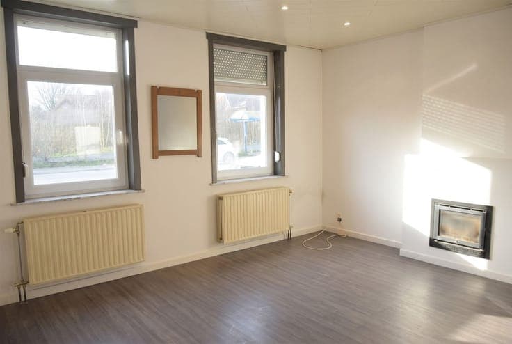 Maison avec son grand garage, 3 chambres- faire offre apd 19