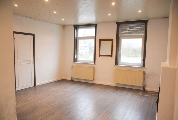 Maison avec son grand garage, 3 chambres- faire offre apd 19