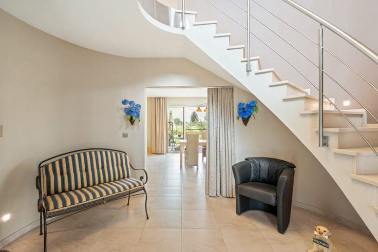 Conveniently located energy-efficient villa