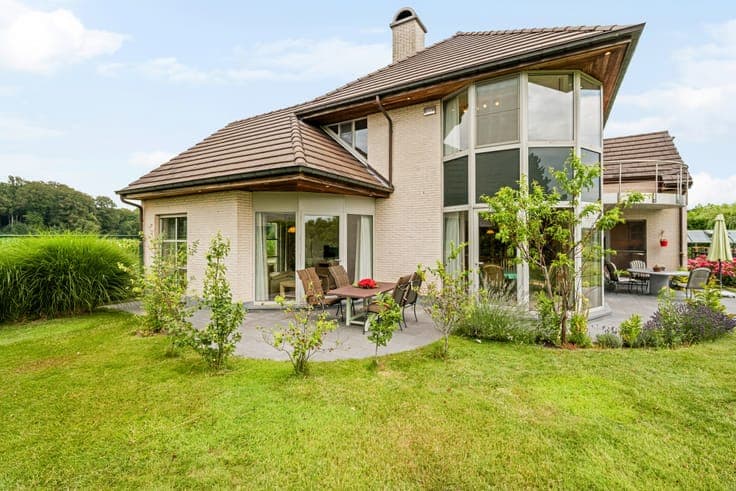 Conveniently located energy-efficient villa