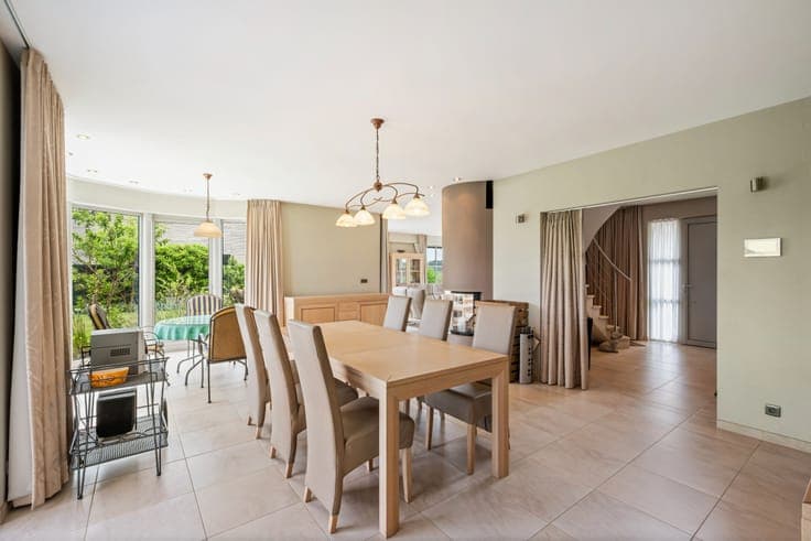 Conveniently located energy-efficient villa