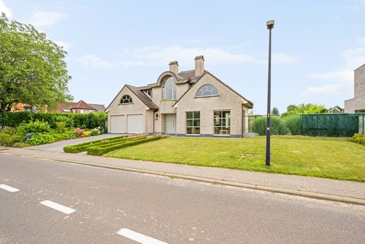 Conveniently located energy-efficient villa