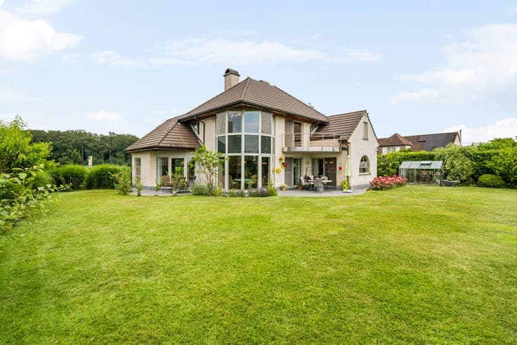 Conveniently located energy-efficient villa