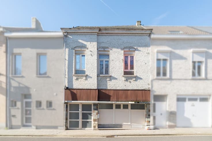 Spacious house with southwest-facing garden and 3 or 4 rooms