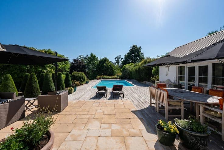 LASNE - Magnificent 4-Bed Villa with Pool - 367 m²
