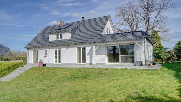 Villa van 262m² op 12 are met uitzicht over vallei 'Schoo...