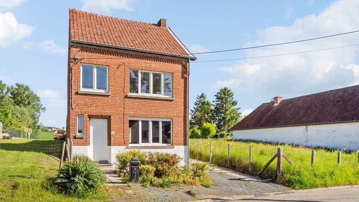 Nieuwe voorwaarden voor deze te renoveren halfopen woning...