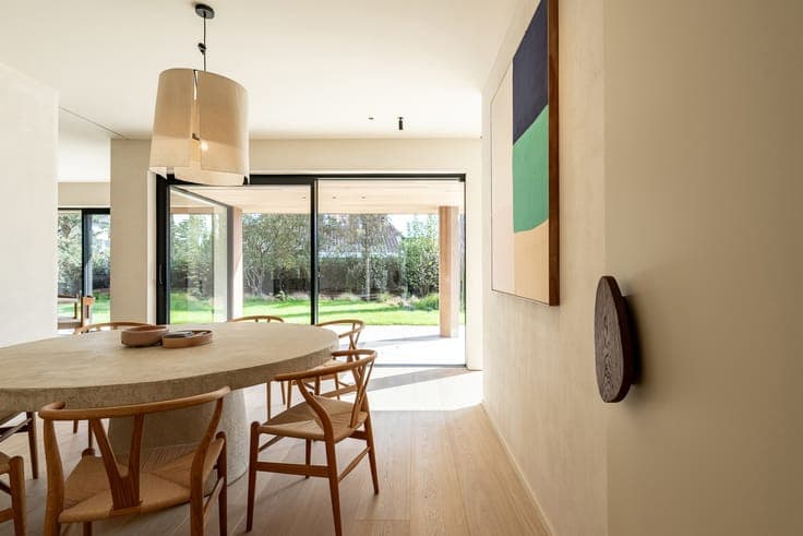 Elegant new-build villa in a green setting