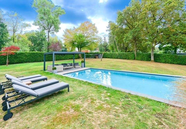 Espinette, superb villa tastefully renovated with pool.