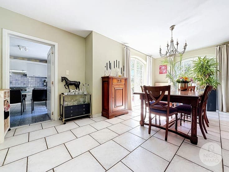 Villa, 4 CH, garage, caves, jardin, piscine, PEB : C.