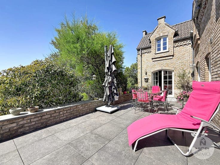 Villa, 4 CH, garage, caves, jardin, piscine, PEB : C.