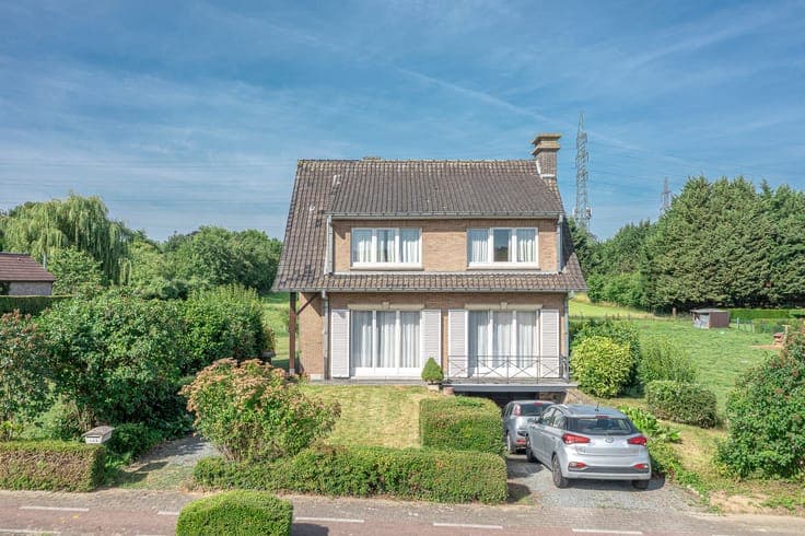Spacious 3-bedroom villa with beautiful views in Dilbeek