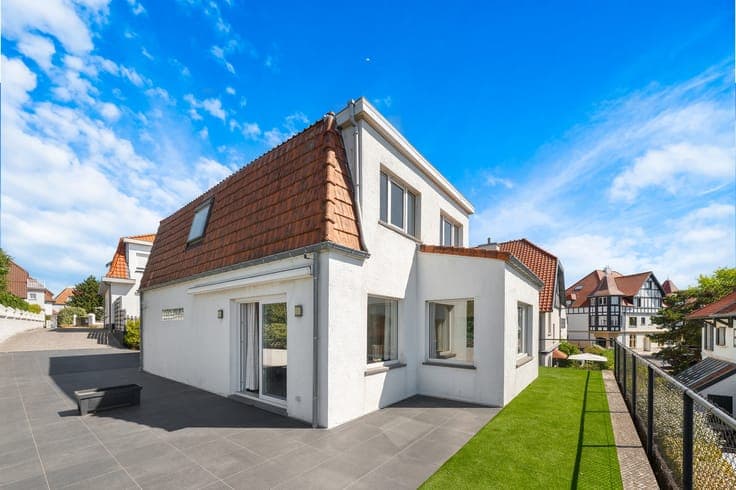 Karaktervolle alleenstaande villa op slechts 200 meter va...