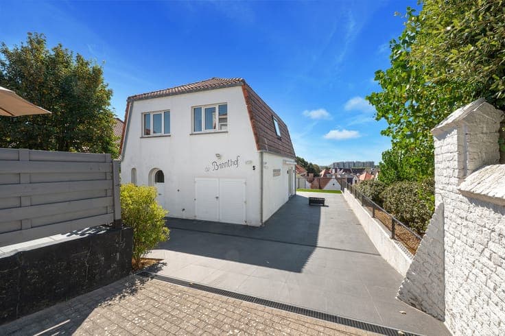 Karaktervolle alleenstaande villa op slechts 200 meter va...