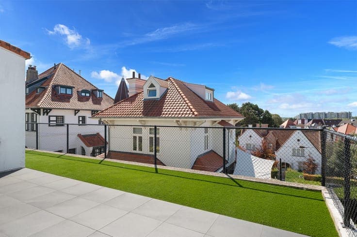 Karaktervolle alleenstaande villa op slechts 200 meter va...