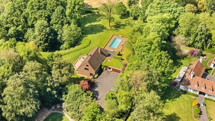 Timeless villa set on an exceptional plot of over 1 hectare