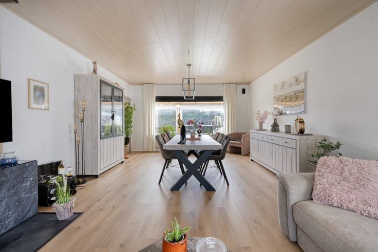 Instapklare gelijkvloerse woning op 923 m² nabij het cent...