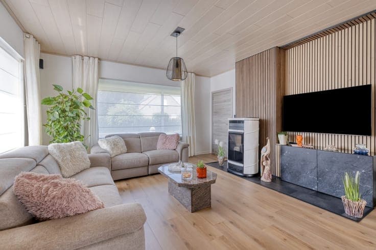 Instapklare gelijkvloerse woning op 923 m² nabij het cent...