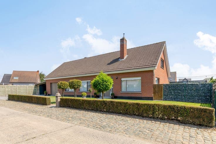 Instapklare gelijkvloerse woning op 923 m² nabij het cent...