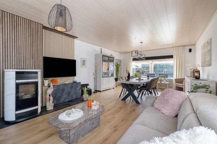 Instapklare gelijkvloerse woning op 923 m² nabij het cent...