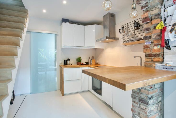 Charming renovated one bedroom house in the green