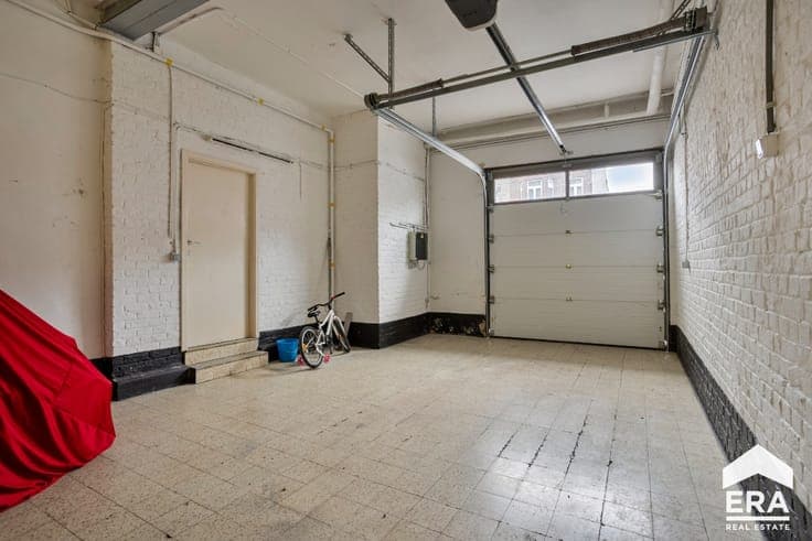 BRAINE-L’ALLEUD – SPACIOUS WAREHOUSE AND INDEPENDENT 4-BEDRO