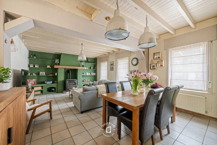 Veelzijdige woning met 3 slaapkamers, ruime bijgebouwen e...
