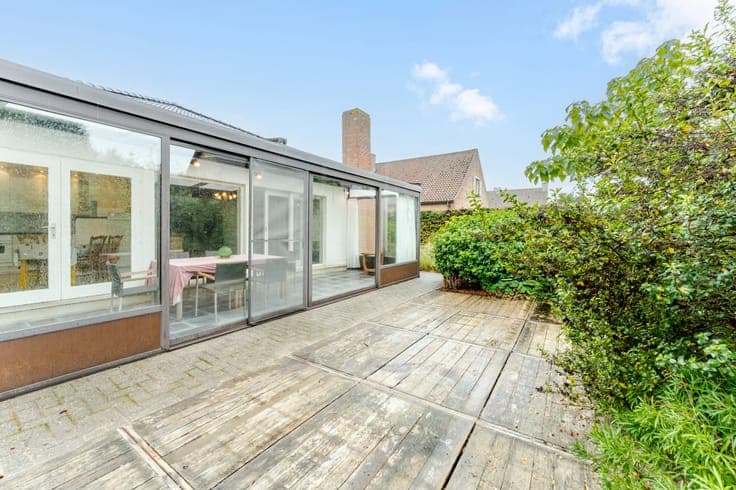 Verzorgde bungalow op 585 m2 met 3 slaapkamers en zonnige...