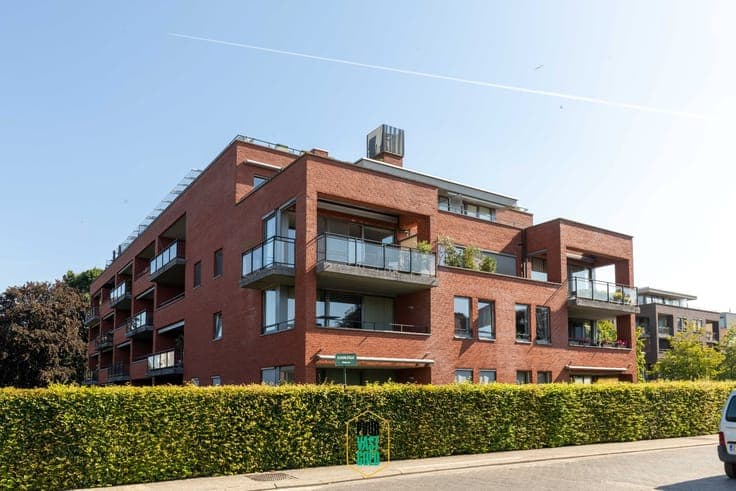 Recent, ready-to-move-in, 2 bedroom apartment in sought-aft